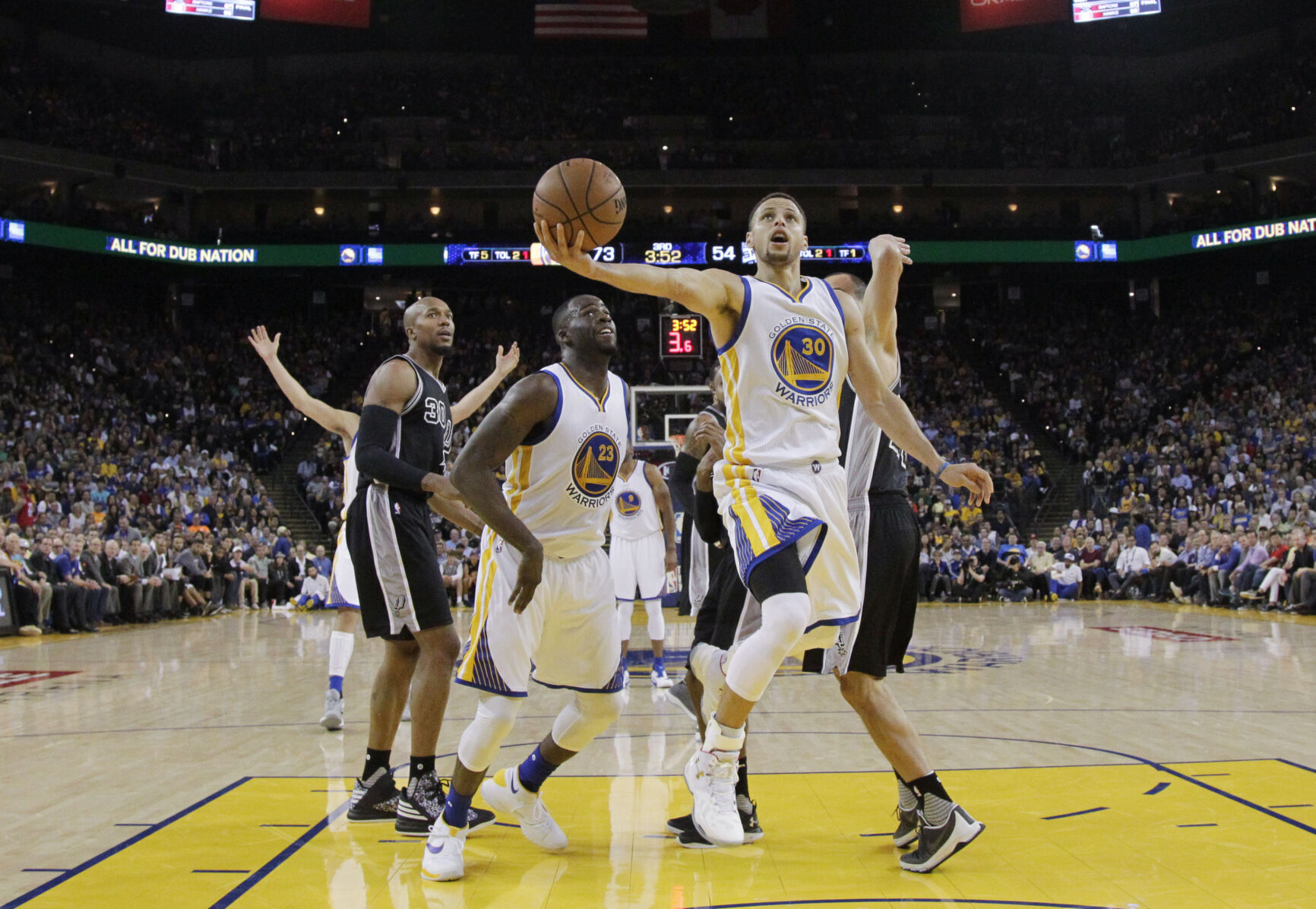 2016: Golden State becomes second team to win 70 games in season